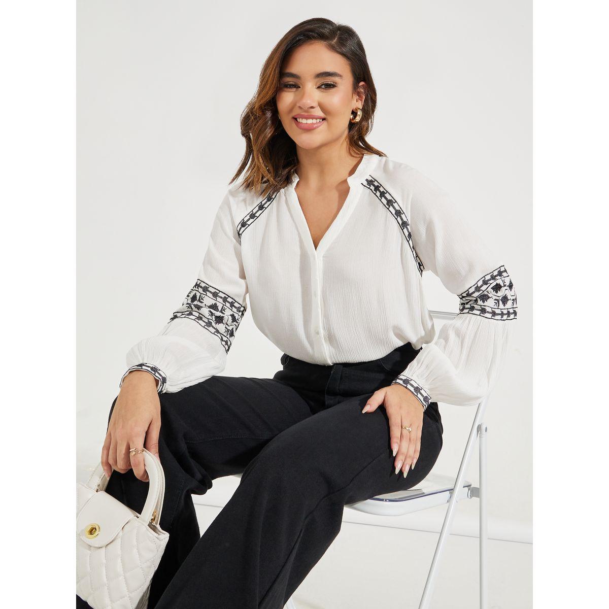 بلوزة بتفاصيل مُطرّزة واكمام ريجلان مع ازرار-women-clothing-shirtsandblouses-blouses-image-1