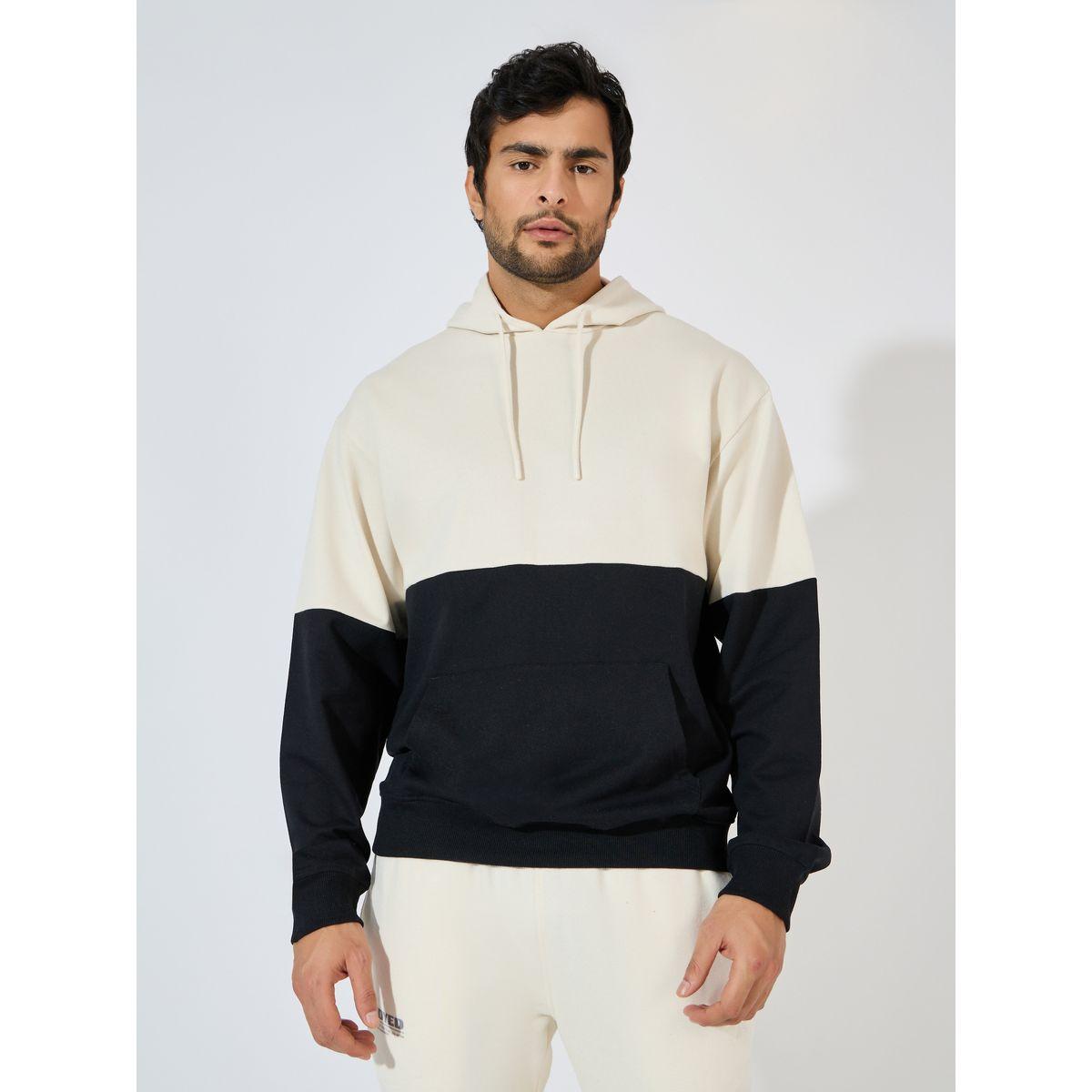 هودي بقصة مريحة ونمط كتل الالوان-men-winterwear-hoodiesandsweatshirts-image-1