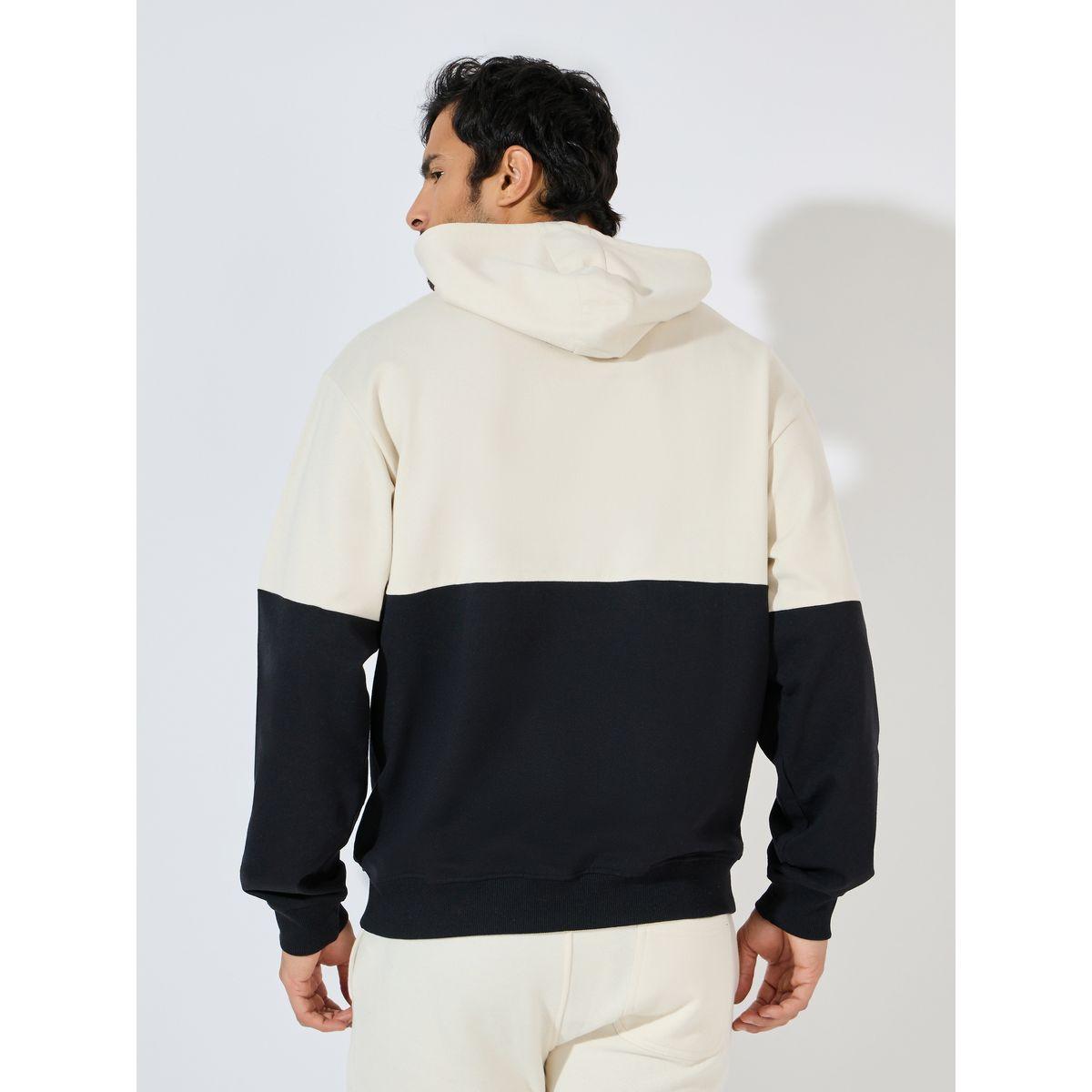 هودي بقصة مريحة ونمط كتل الالوان-men-winterwear-hoodiesandsweatshirts-image-4