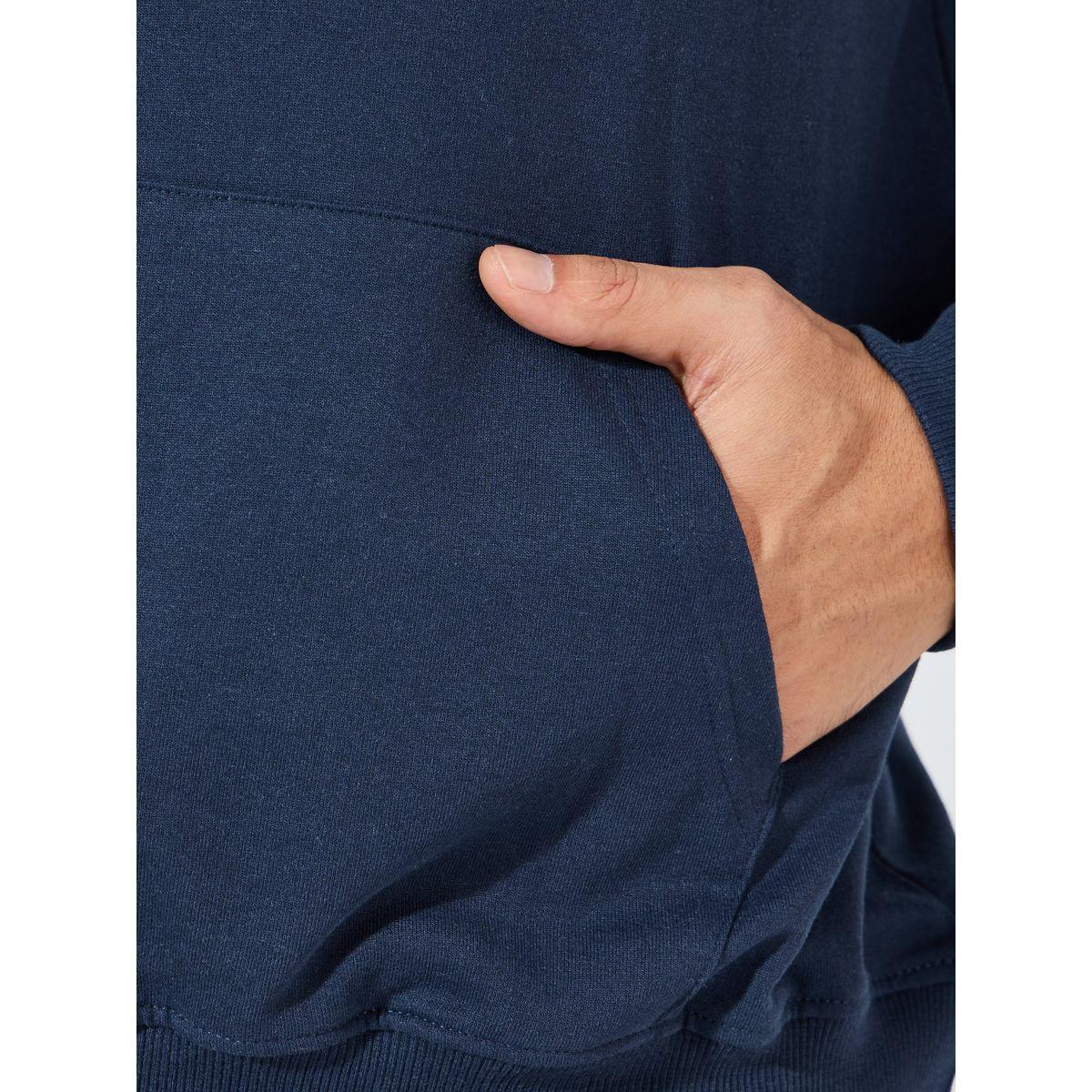 هودي بقصة مريحة ونمط كتل الالوان-men-winterwear-hoodiesandsweatshirts-image-3