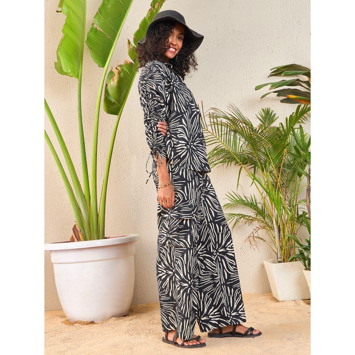 طقم من بنطال كارجو مع بلوزة بطبعة مجردة ساسافراس × ستايلي-women-clothing-coordsets-image-3