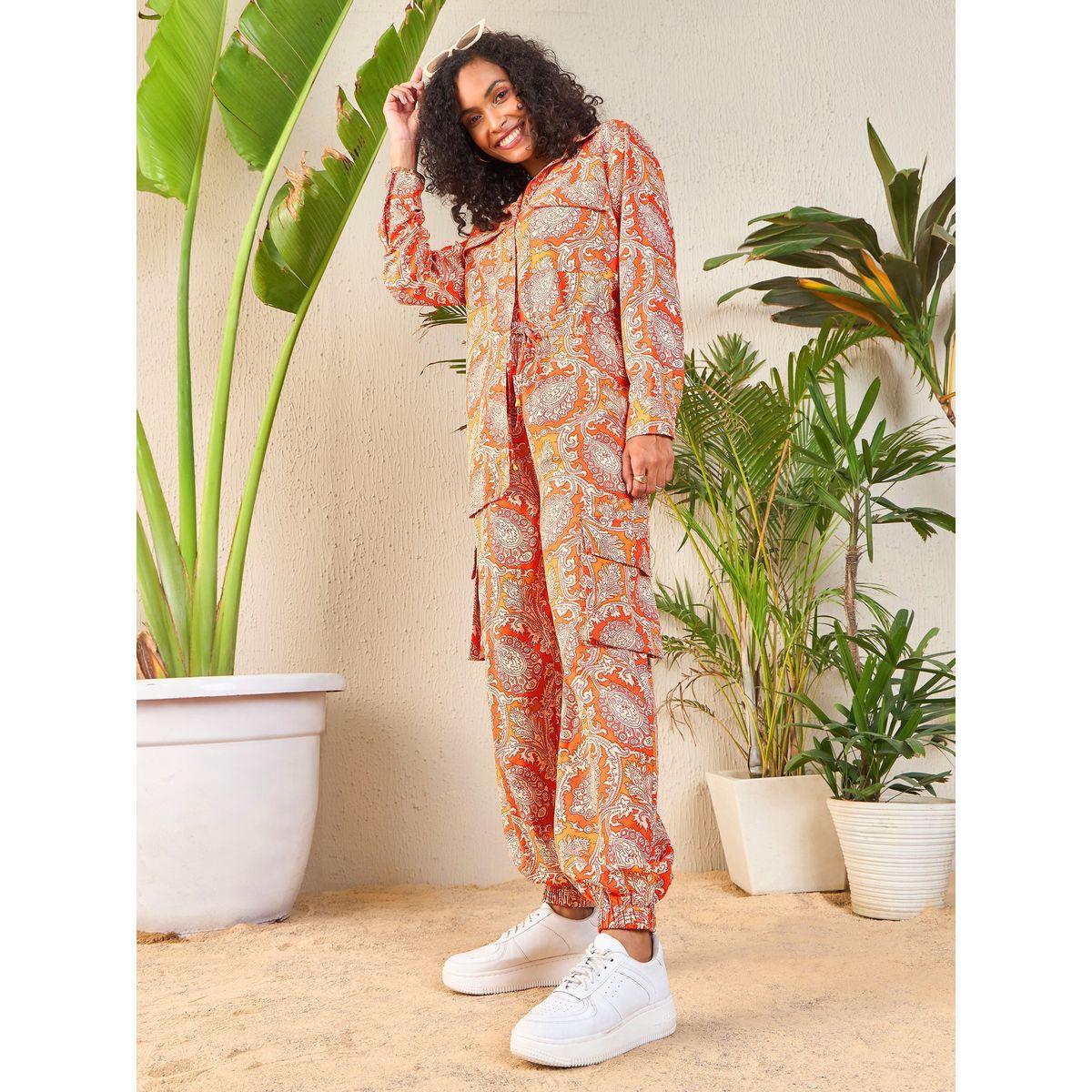 طقم منسق من جوغر كارجو مع بلوزة مطبعة بالكامل ساسافراس × ستايلي-women-clothing-coordsets-image-3