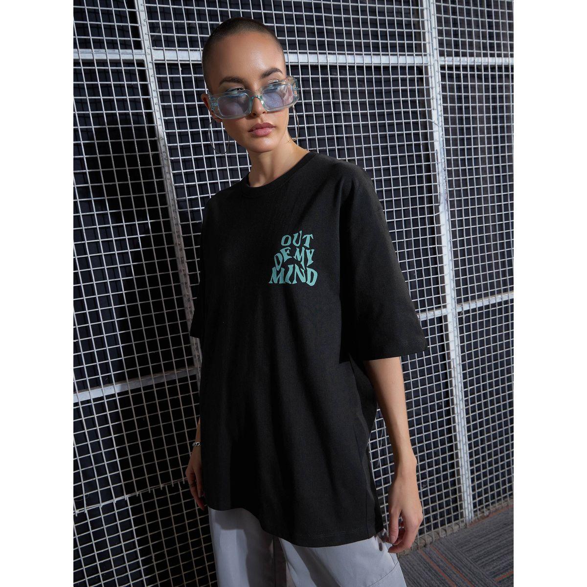 تيشيرت فضفاض بطبعة جرافيك واكتاف منخفضة ساسافراس × ستايلي-women-clothing-tshirts-image-3