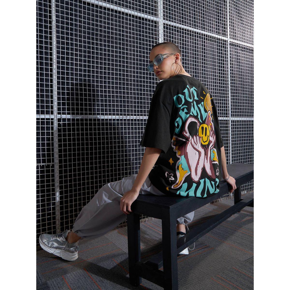 تيشيرت فضفاض بطبعة جرافيك واكتاف منخفضة ساسافراس × ستايلي-women-clothing-tshirts-image-8