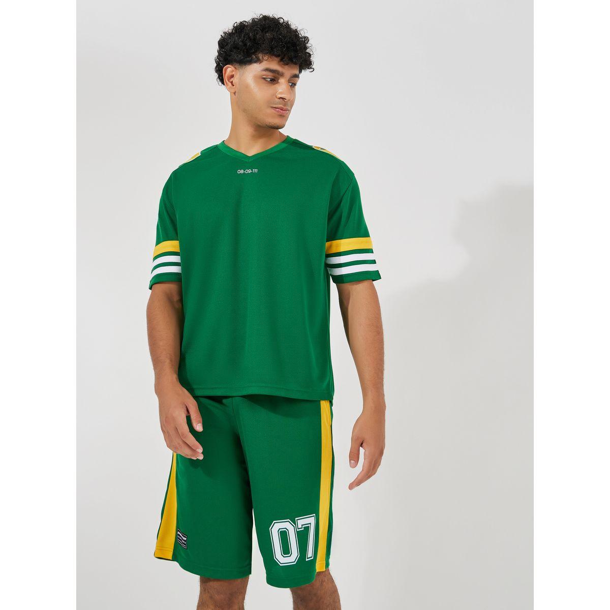 طقم منسق من شورت وتيشيرت فضفاض بطبعة فارسيتي-men-clothing-coordsets-image-1