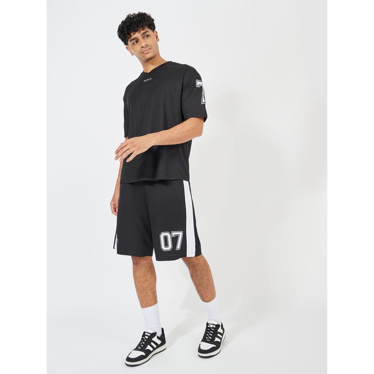طقم منسق من شورت وتيشيرت فضفاض بطبعة فارسيتي-men-clothing-coordsets-image-1