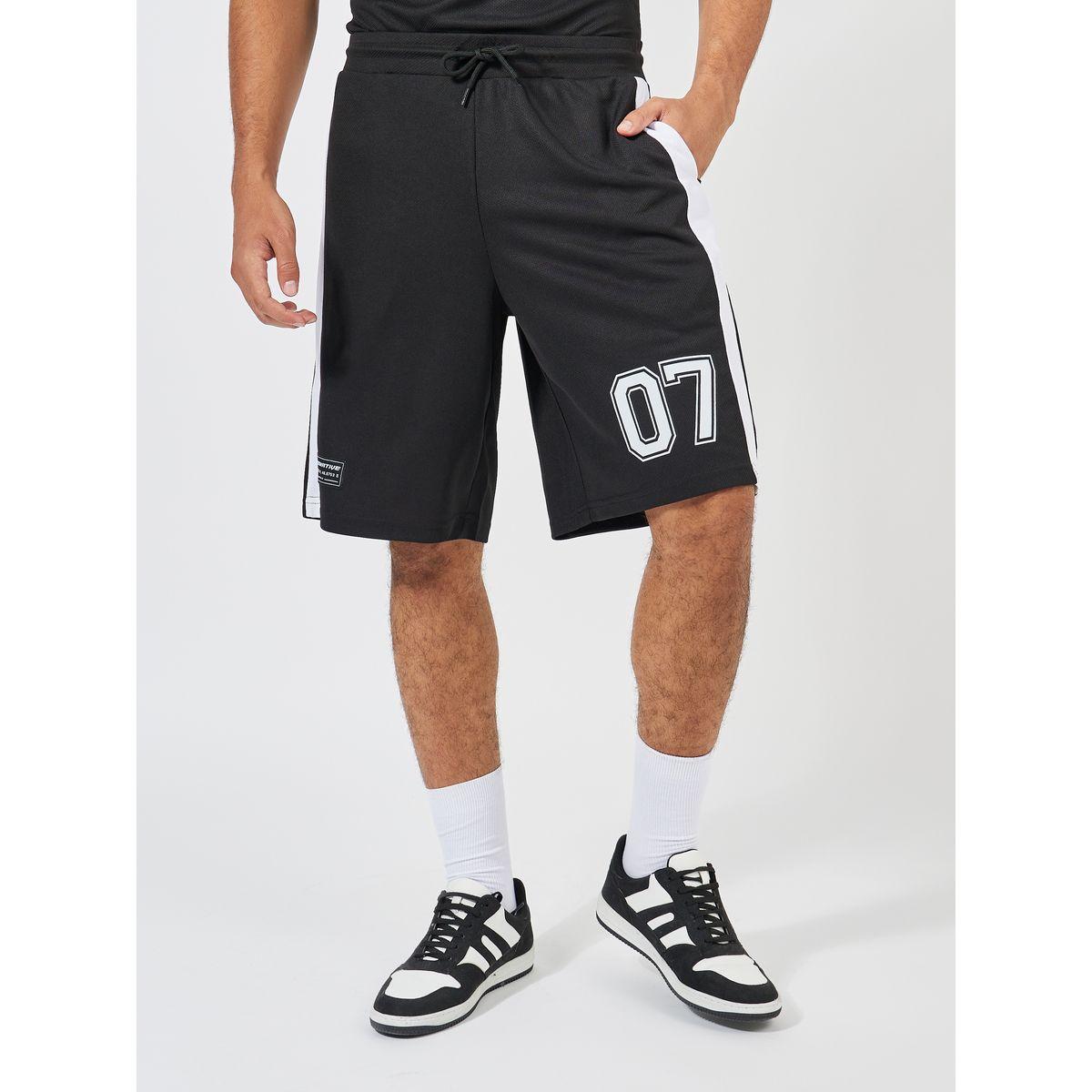 طقم منسق من شورت وتيشيرت فضفاض بطبعة فارسيتي-men-clothing-coordsets-image-4