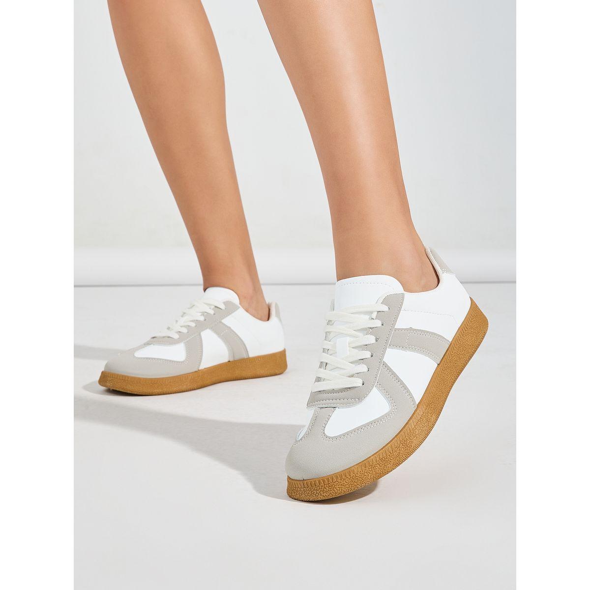 حذاء سنيكرز بنمط كتل الالوان ورباط غلق-women-shoes-sneakers-image-1