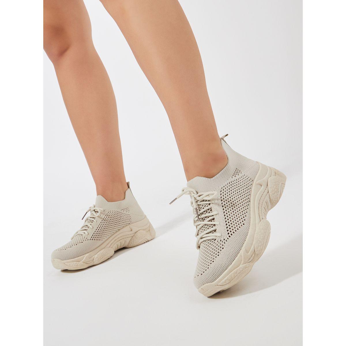 حذاء سنيكرز بتفاصيل شبكية ورباط غلق-women-shoes-sneakers-image-1