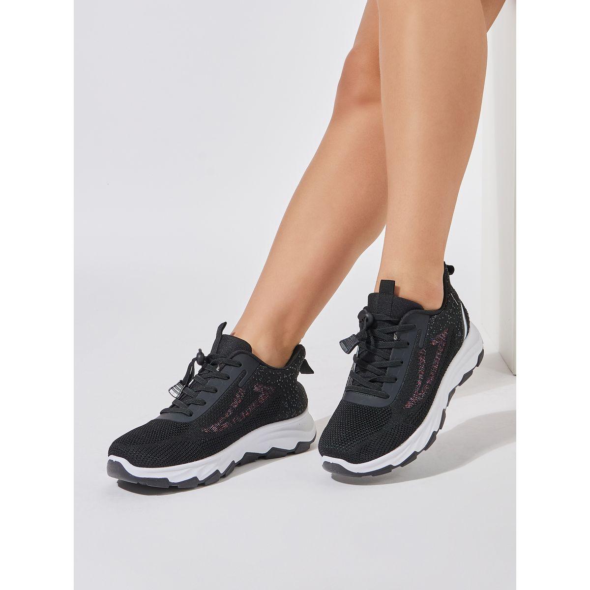 حذاء سنيكرز مريح بتفاصيل شبكية-women-shoes-sneakers-image-1