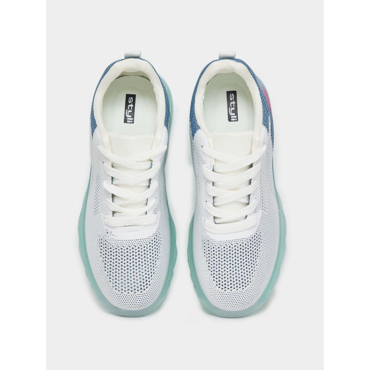 حذاء سنيكرز بتفاصيل مُتباينة ورباط غلق-women-shoes-sneakers-image-6