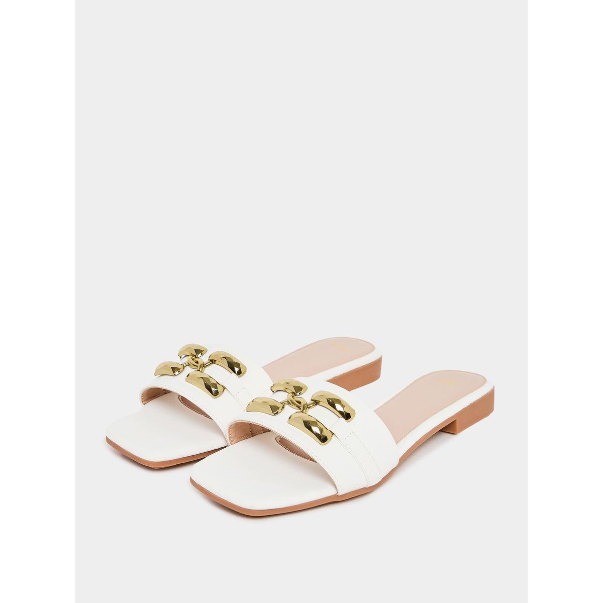 صندل فلات بمقدمة مفتوحة مع حلية بنمط إبزيم-women-shoes-sandals-flats-image-2