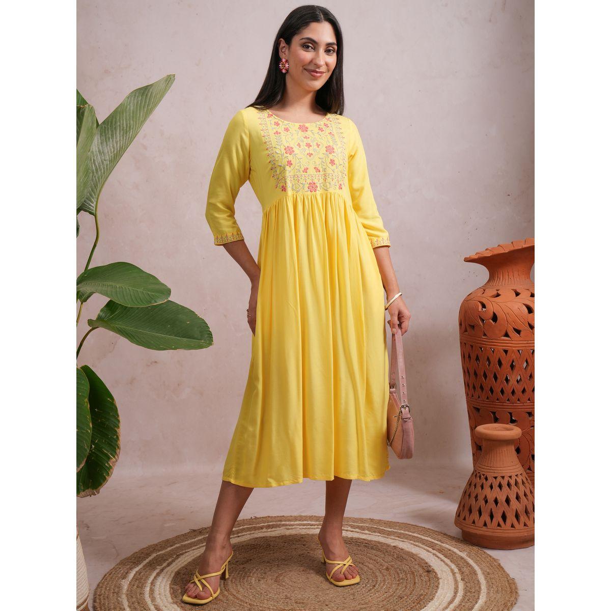 فستان ميدي بتفاصيل زهور مُطرزة فيشود × ستايلي-women-clothing-dresses-image-1