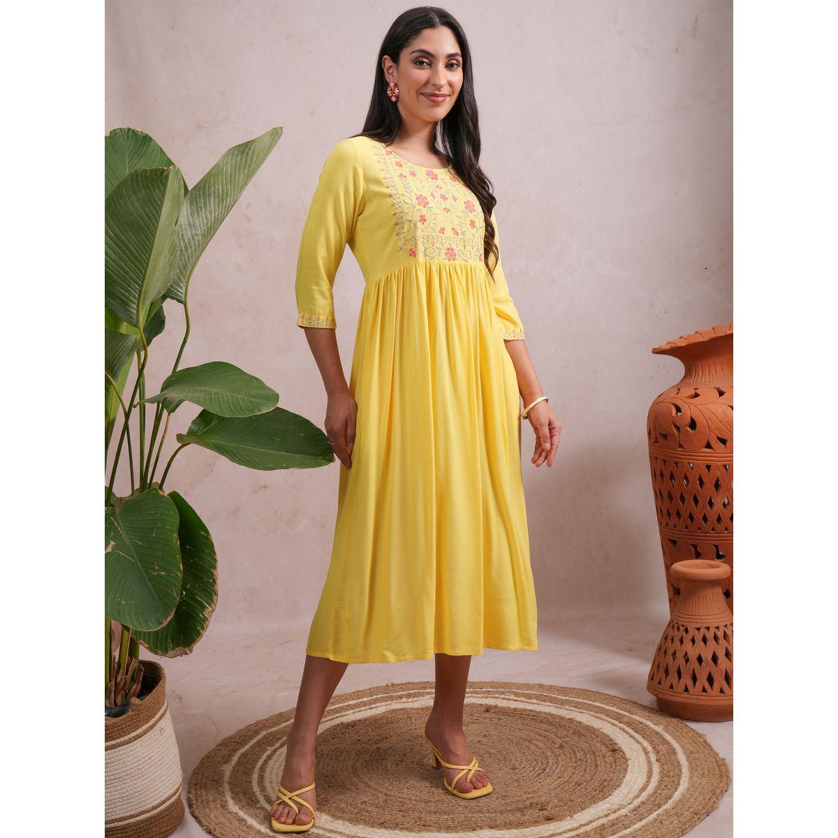 فستان ميدي بتفاصيل زهور مُطرزة فيشود × ستايلي-women-clothing-dresses-image-4