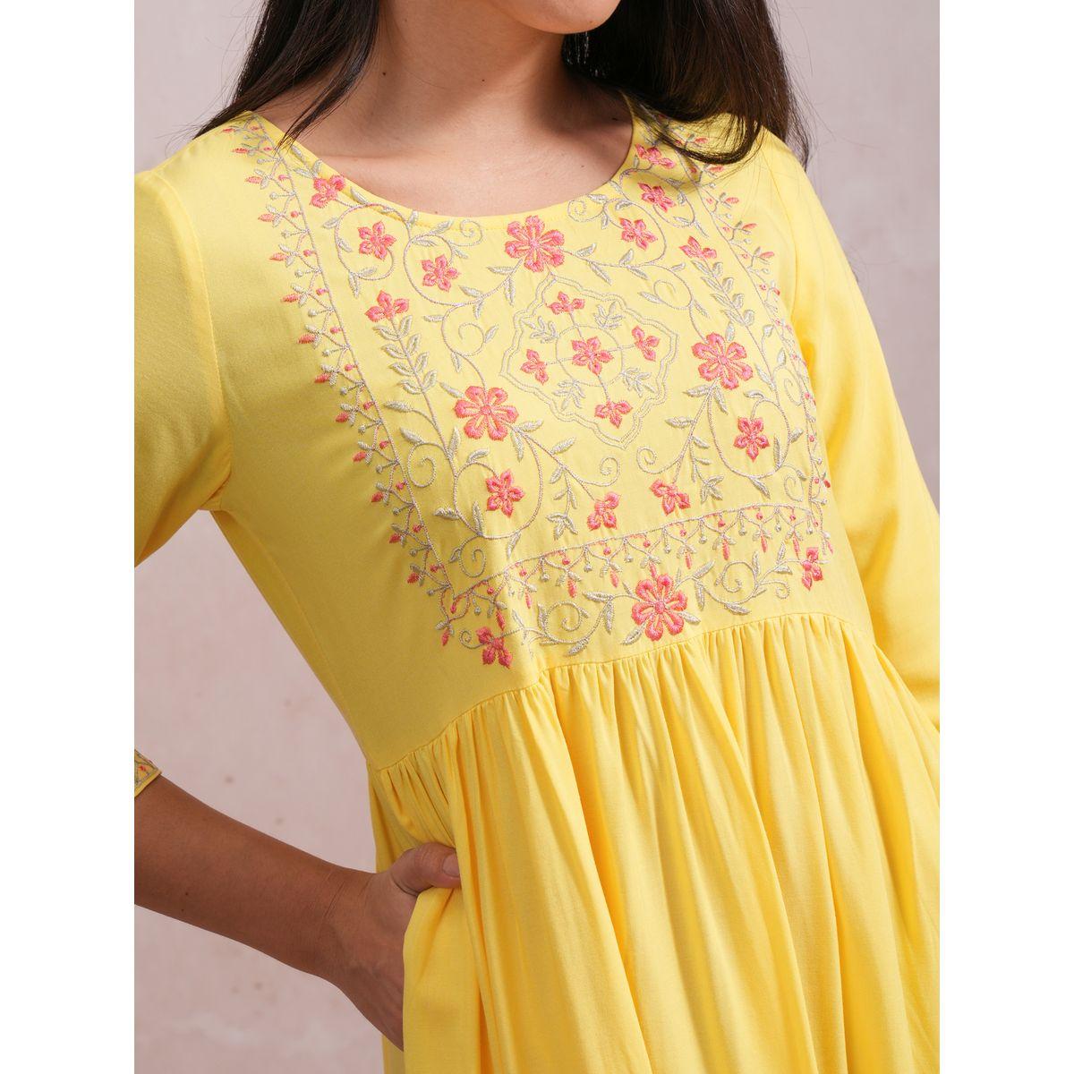 فستان ميدي بتفاصيل زهور مُطرزة فيشود × ستايلي-women-clothing-dresses-image-5