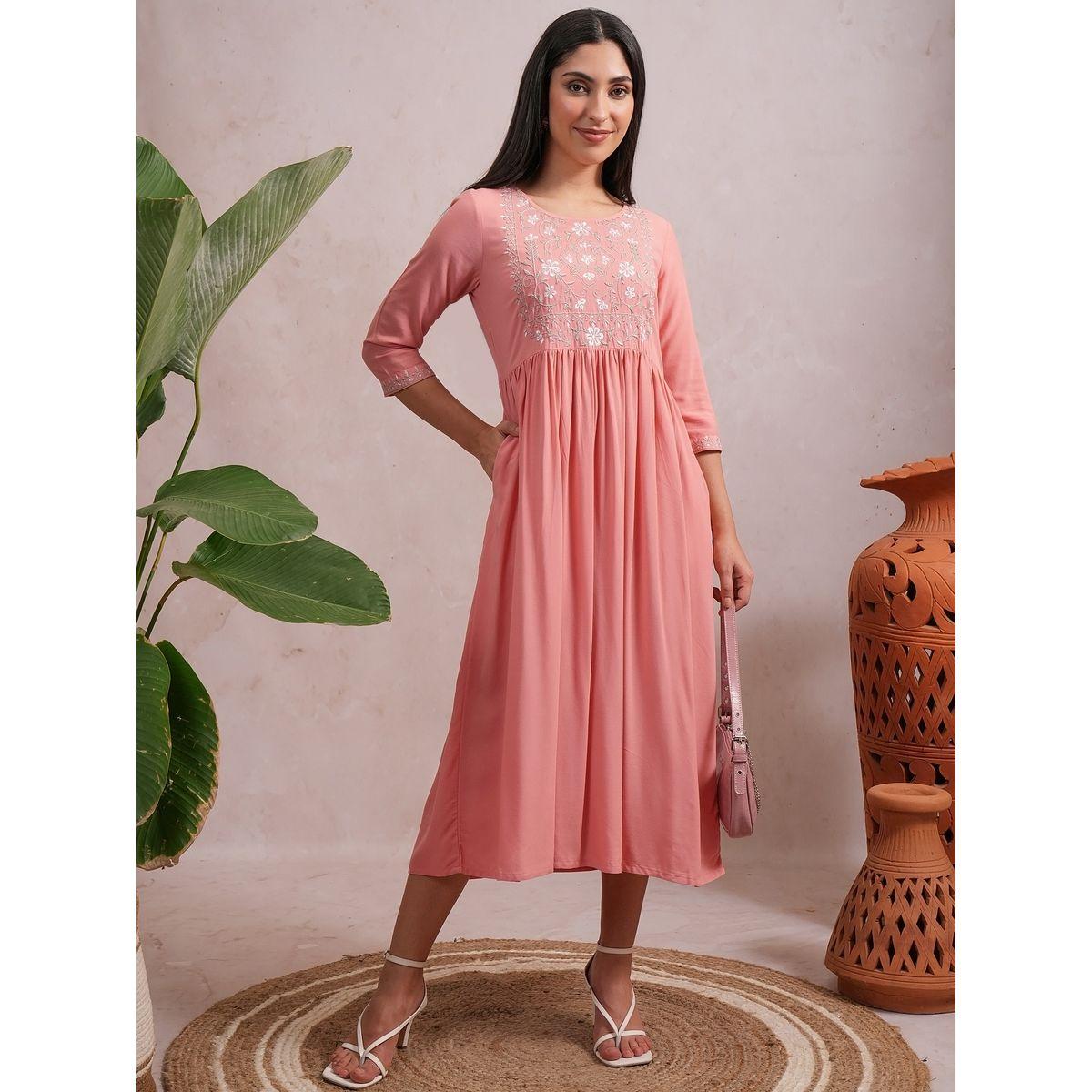 فستان ميدي بتفاصيل زهور مُطرزة فيشود × ستايلي-women-clothing-dresses-image-1