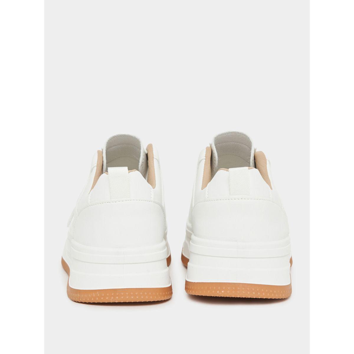 حذاء سكاتر مزين بشارة مع رباط غلق-women-shoes-sneakers-image-3