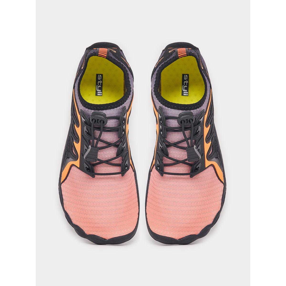 حذاء بتفاصيل بارزة الملمس مع رباط غلق-women-shoes-sneakers-image-5