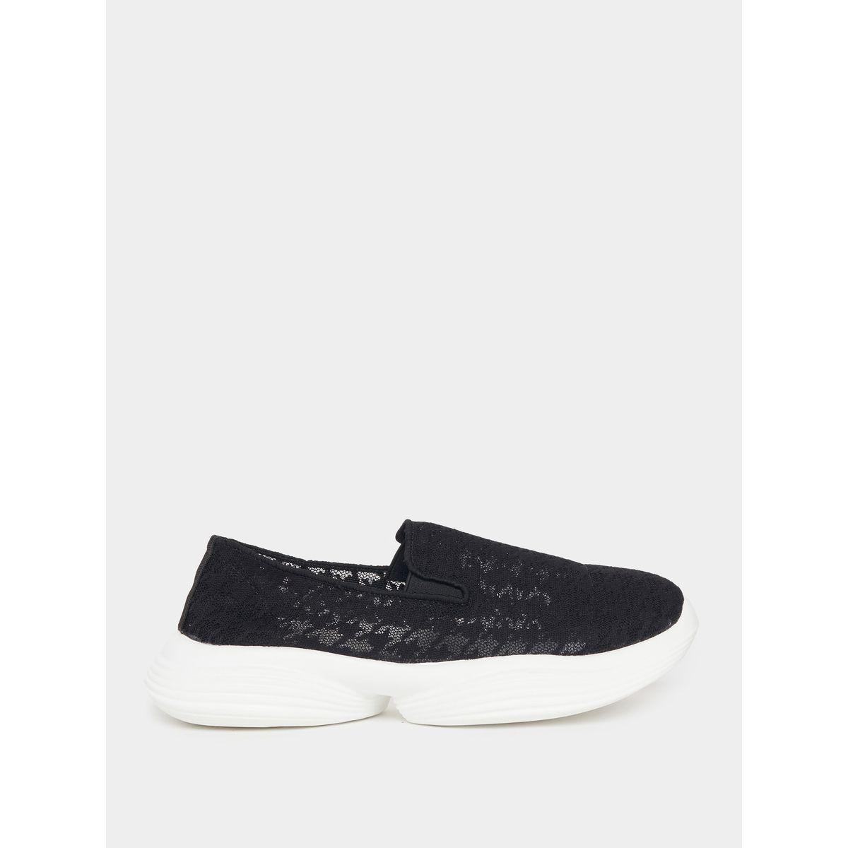 حذاء بمقدمة دائرية وسهل الارتداء-women-shoes-sneakers-image-1