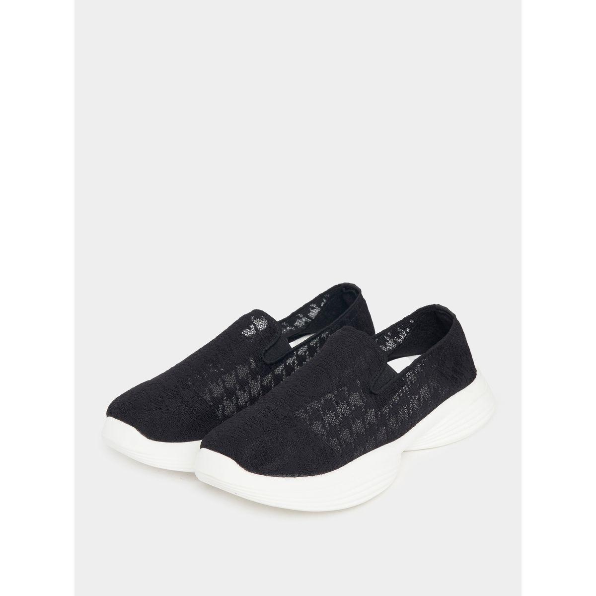 حذاء بمقدمة دائرية وسهل الارتداء-women-shoes-sneakers-image-3