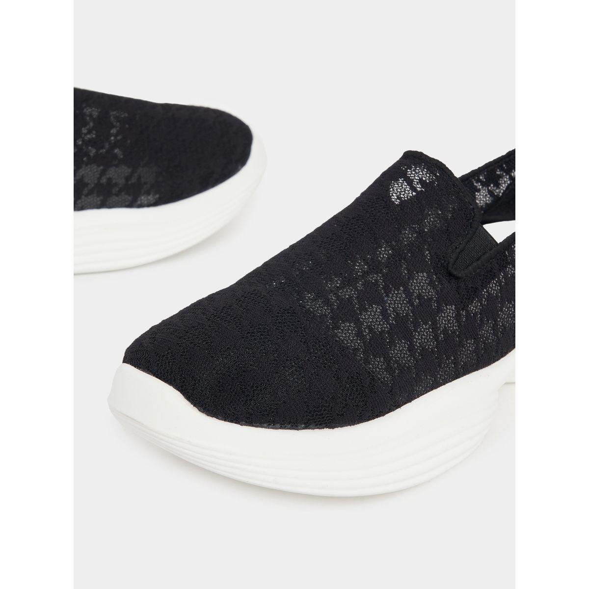 حذاء بمقدمة دائرية وسهل الارتداء-women-shoes-sneakers-image-4