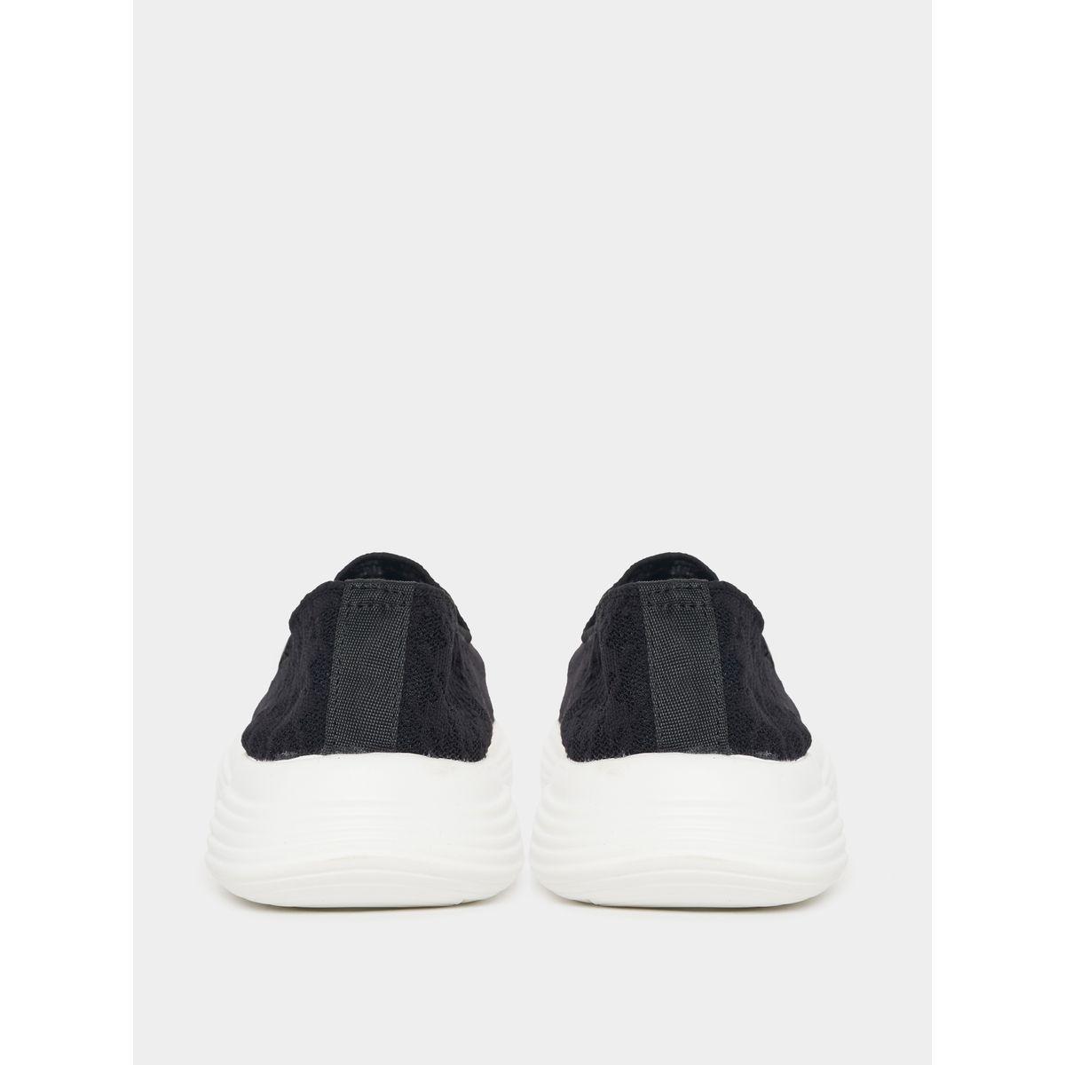 حذاء بمقدمة دائرية وسهل الارتداء-women-shoes-sneakers-image-5
