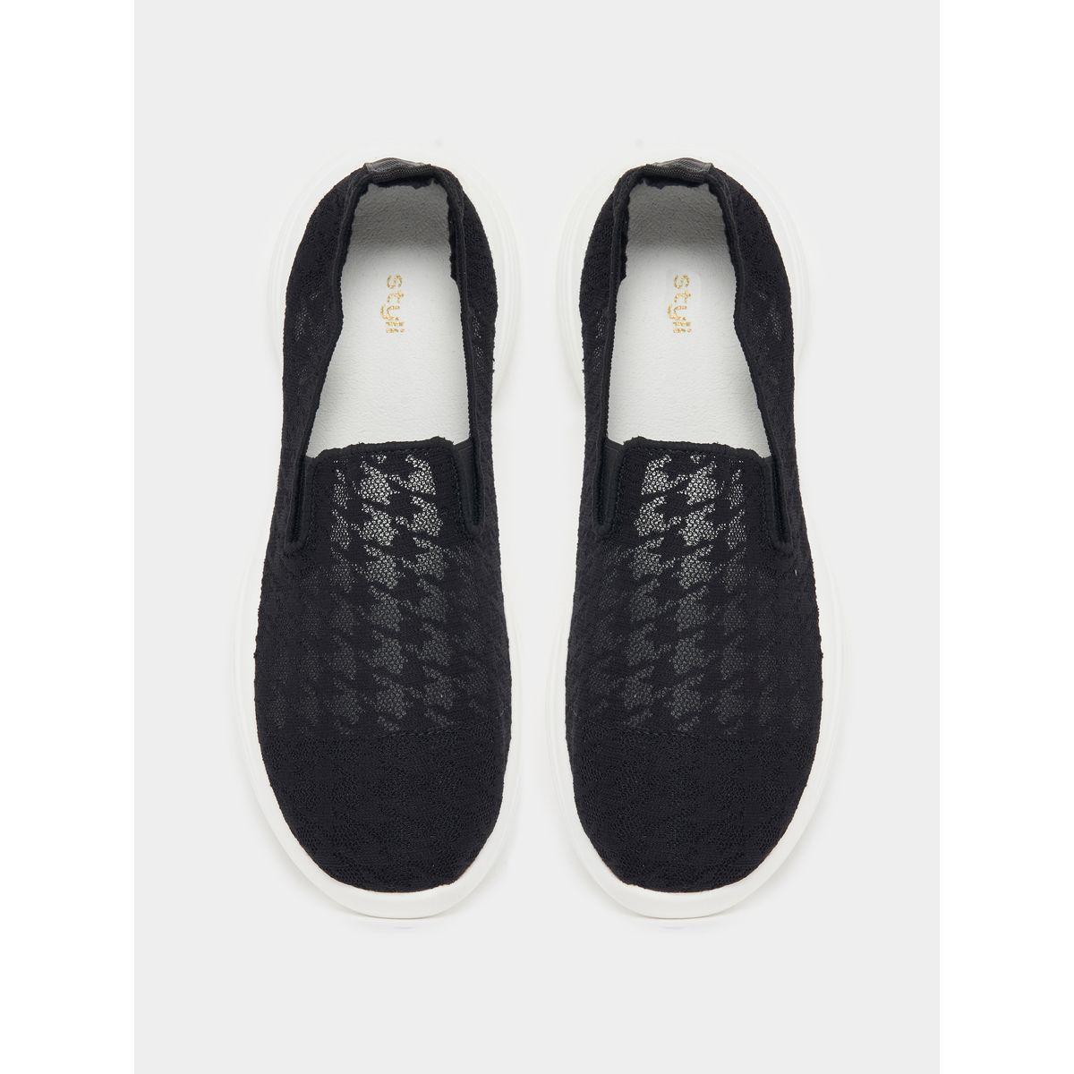 حذاء بمقدمة دائرية وسهل الارتداء-women-shoes-sneakers-image-6