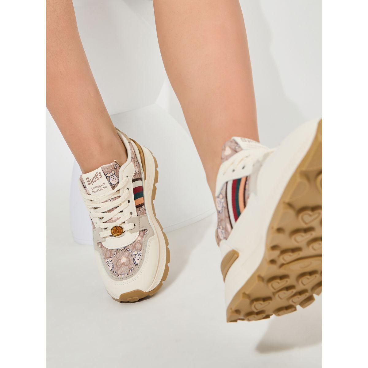 حذاء سنيكرز بطبعة دب ورباط غلق-women-shoes-sneakers-image-1
