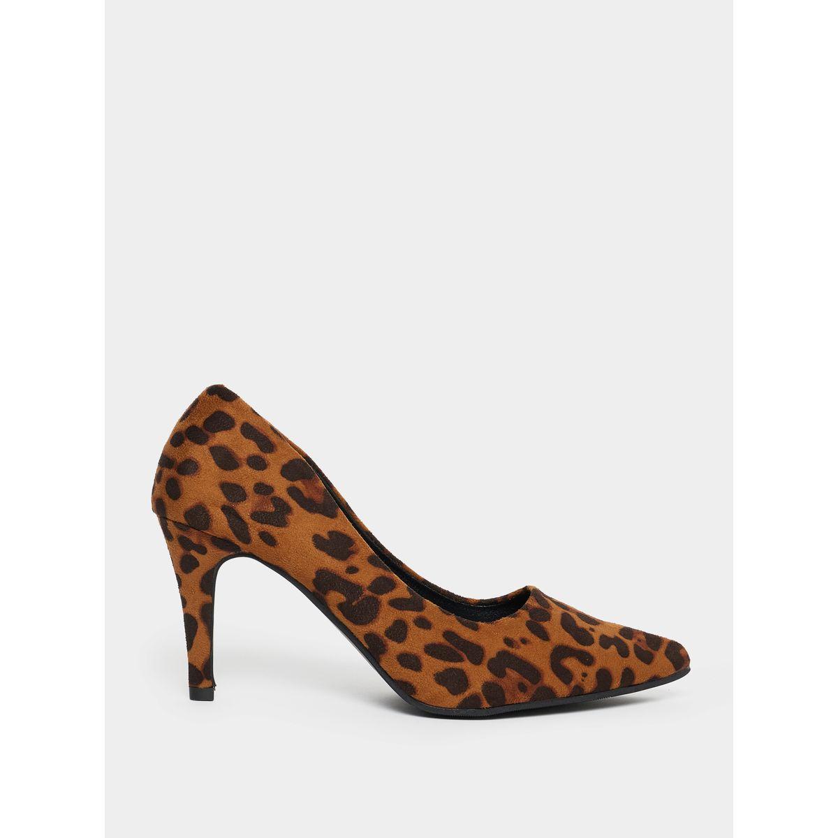 حذاء بامب بطبعة حيوان ومقدمة مدببة-women-shoes-heels-image-6
