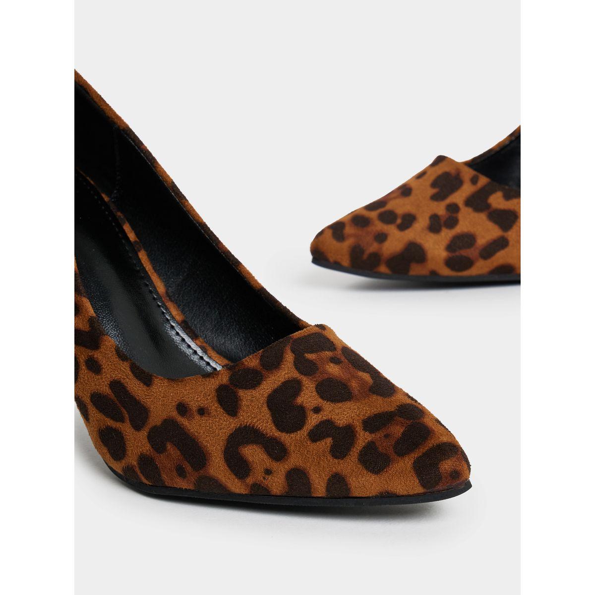 حذاء بامب بطبعة حيوان ومقدمة مدببة-women-shoes-heels-image-4
