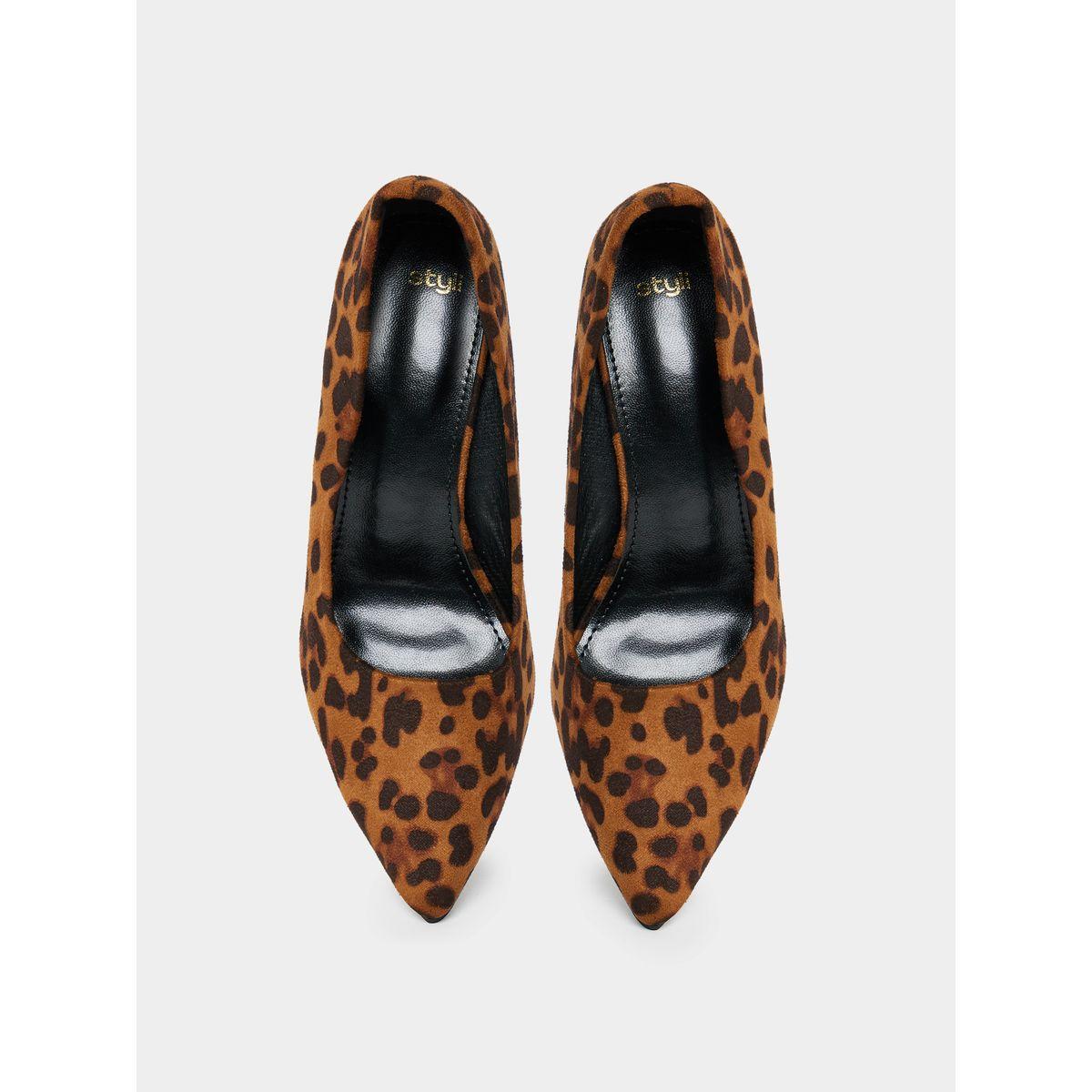 حذاء بامب بطبعة حيوان ومقدمة مدببة-women-shoes-heels-image-2