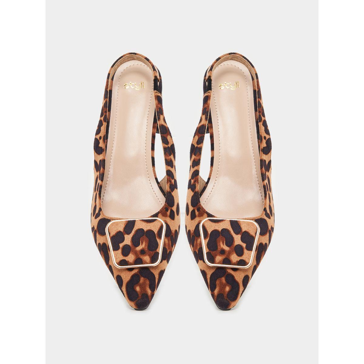 حذاء رسمي بسير خلفي وطبعة حيوان-women-shoes-heels-image-5