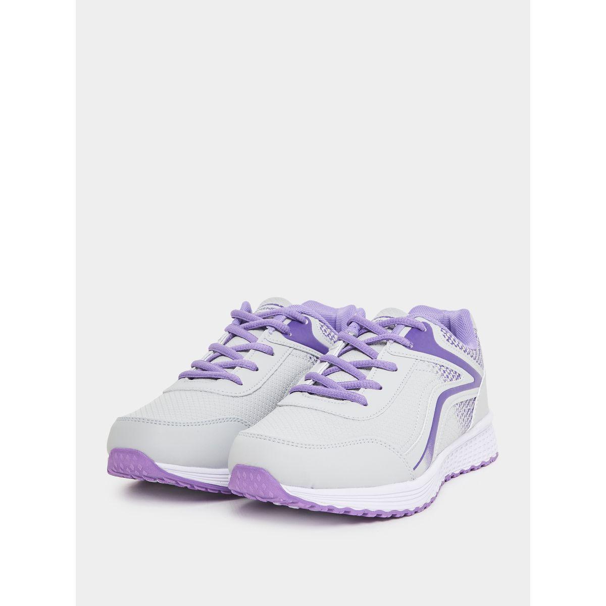 حذاء سنيكرز بتفاصيل مُتباينة مع رباط غلق-women-shoes-sneakers-image-2