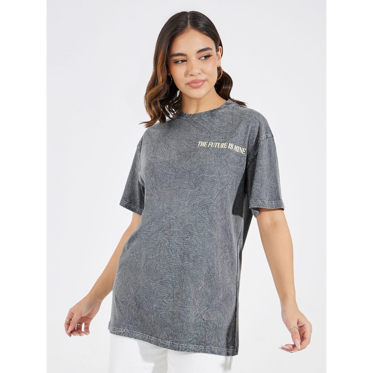 تيشيرت فضفاض بطبعة جرافيك مع أكتاف منخفضة-women-clothing-tshirts-image-3
