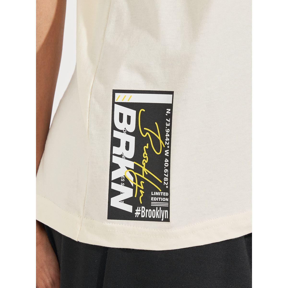تيشيرت فضفاض بأكتاف منخفضة مع شارة-women-clothing-tshirts-image-3