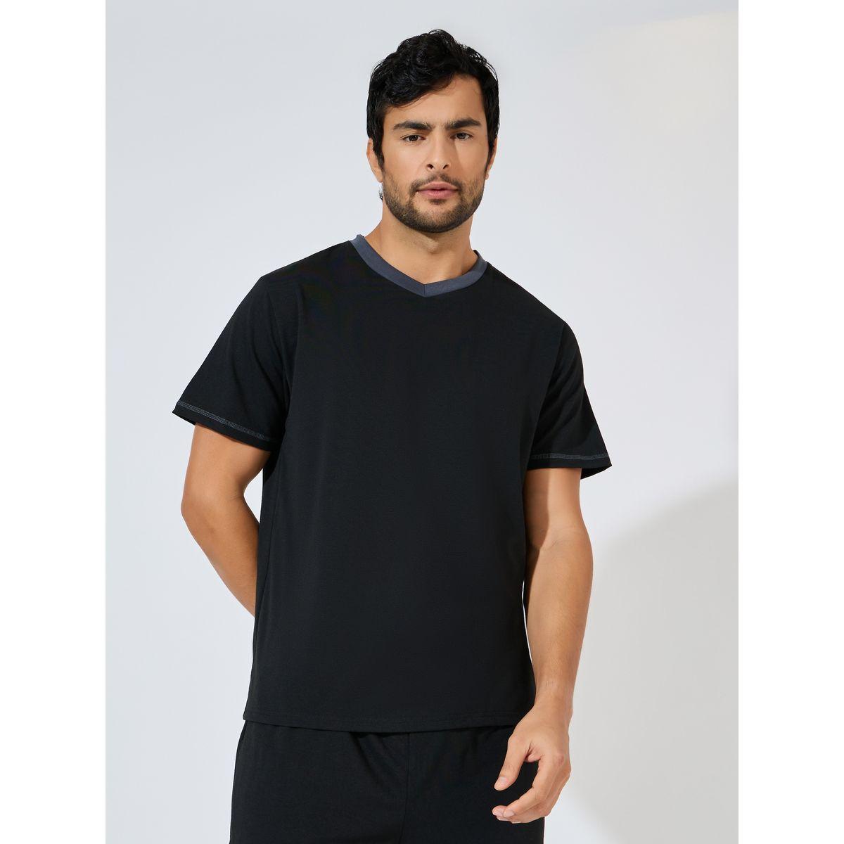 مجموعة من شورت وتيشيرت بتداخلات مُتباينة-men-clothing-nightwear-sets-image-2