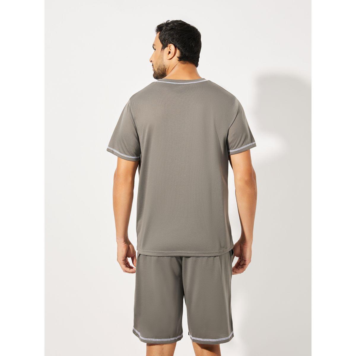 مجموعة من شورت وتيشيرت بتداخلات مدروزة-men-clothing-nightwear-sets-image-4