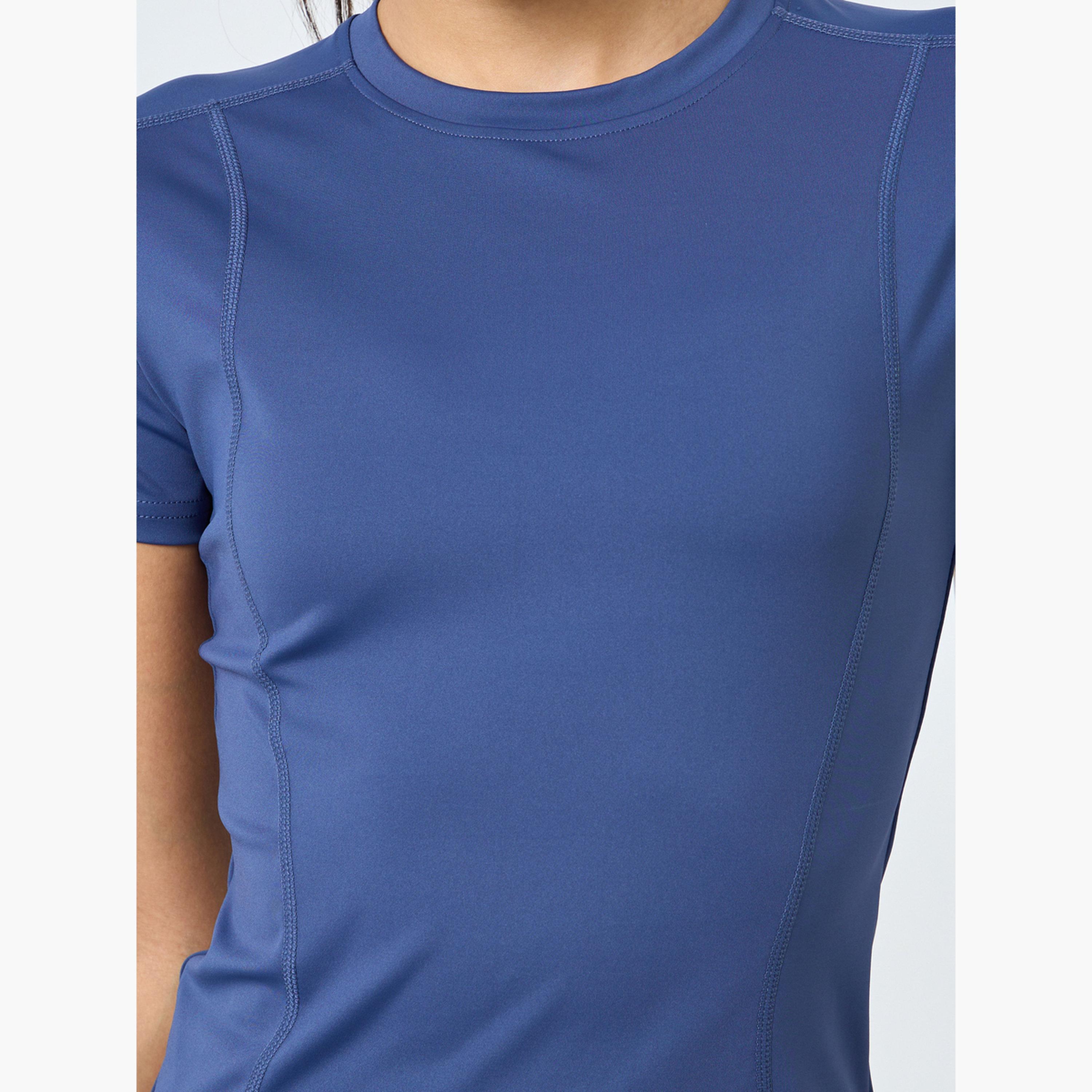 ستايلي - طقم بلوزة بأكمام قصيرة وسروال ضيق بتفاصيل حياكة-women-clothing-sportswearandactivewear-trackpantsandtracksuits-image-4