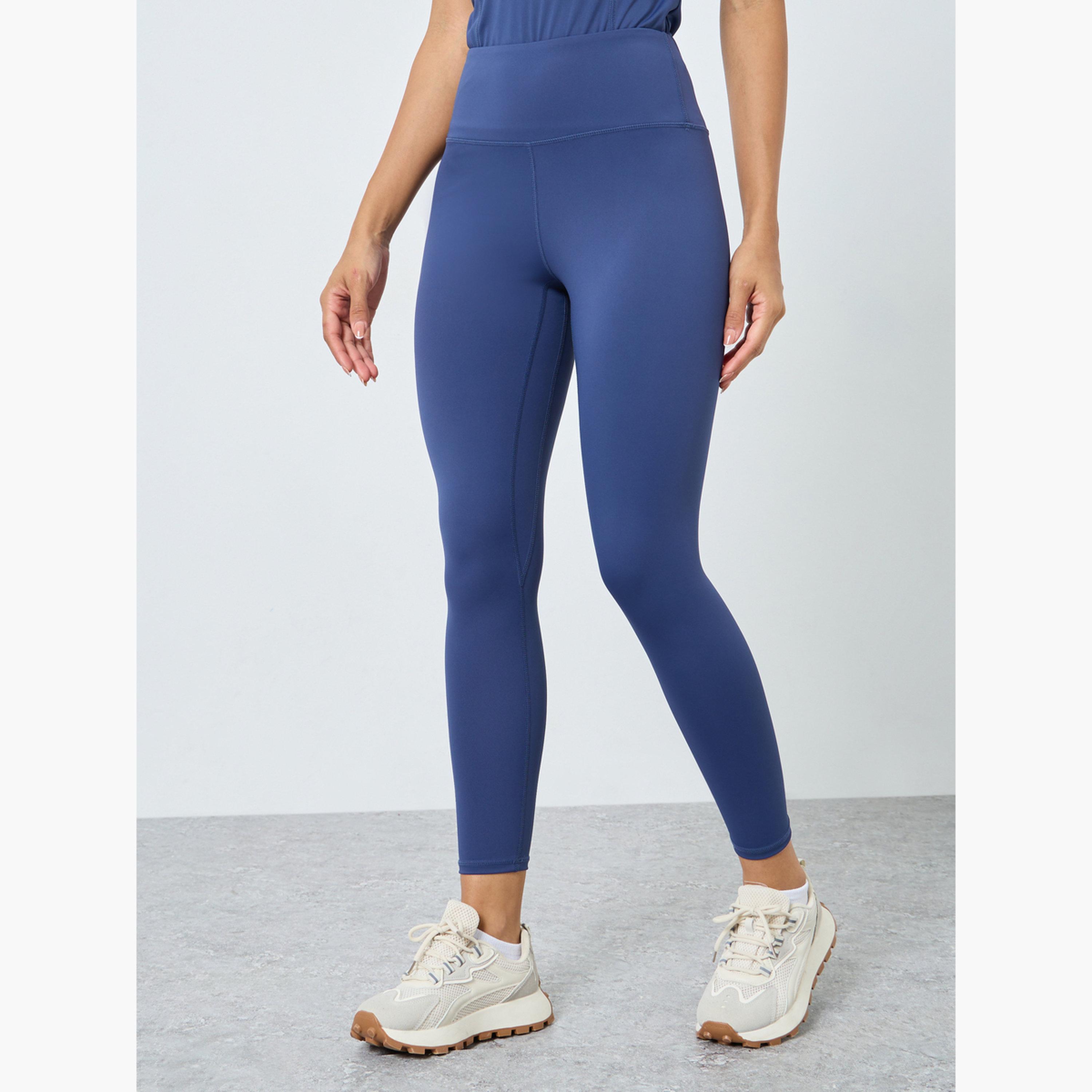 ستايلي - طقم بلوزة بأكمام قصيرة وسروال ضيق بتفاصيل حياكة-women-clothing-sportswearandactivewear-trackpantsandtracksuits-image-5