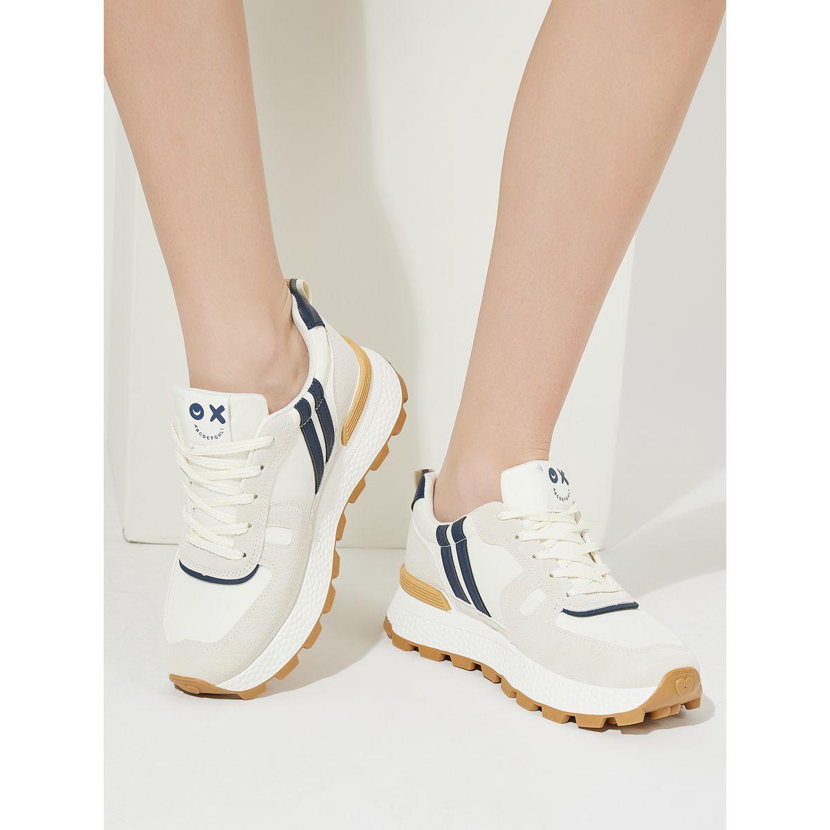 حذاء سنيكرز بتفاصيل بارزة مع رباط غلق-women-shoes-sneakers-image-1