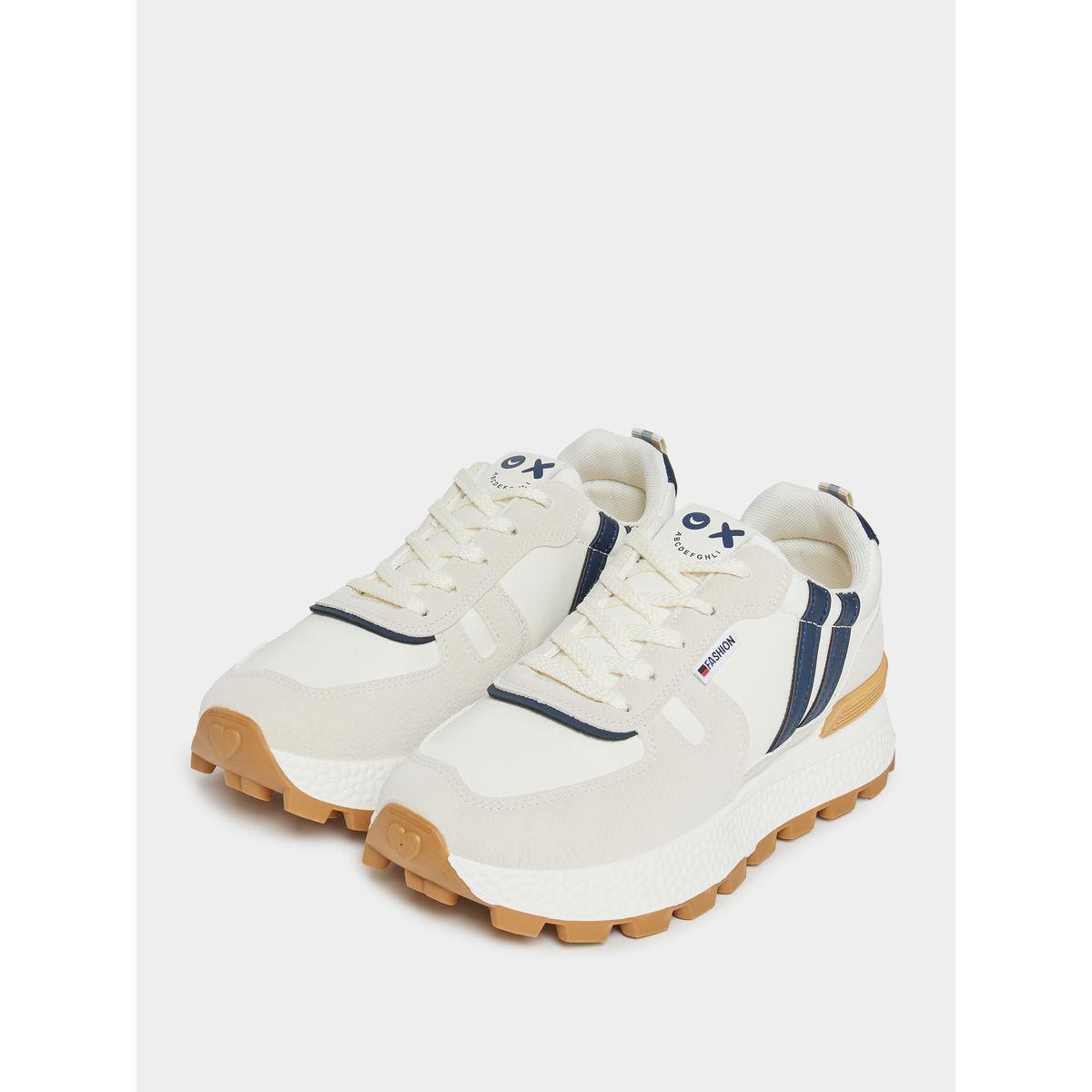 حذاء سنيكرز بتفاصيل بارزة مع رباط غلق-women-shoes-sneakers-image-3