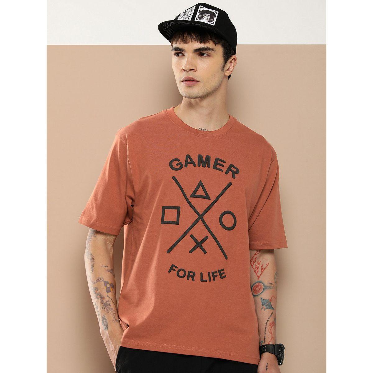 تيشيرت فضفاض مطبع بطبعة بارزة الملمس ديفيرنس أوف أوبينيون × ستايلي-men-clothing-tshirtsandpolos-tshirts-image-1