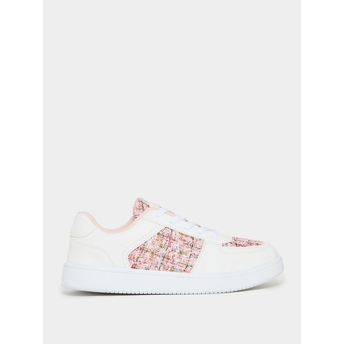 حذاء سنيكرز بتفاصيل مُطرّزة مع رباط غلق-women-shoes-loafersandmoccasins-image-1