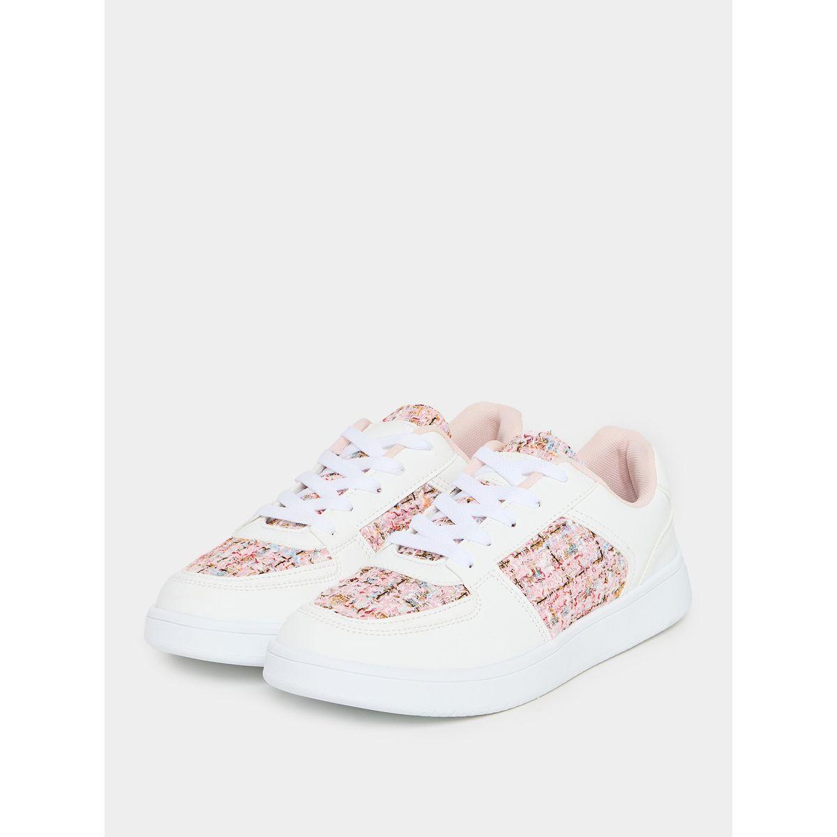 حذاء سنيكرز بتفاصيل مُطرّزة مع رباط غلق-women-shoes-loafersandmoccasins-image-2