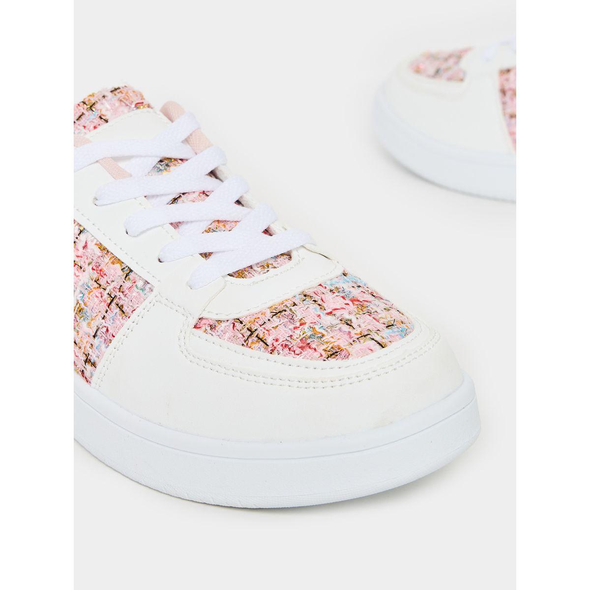 حذاء سنيكرز بتفاصيل مُطرّزة مع رباط غلق-women-shoes-loafersandmoccasins-image-3