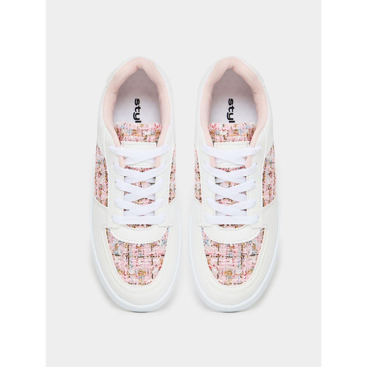 حذاء سنيكرز بتفاصيل مُطرّزة مع رباط غلق-women-shoes-loafersandmoccasins-image-5