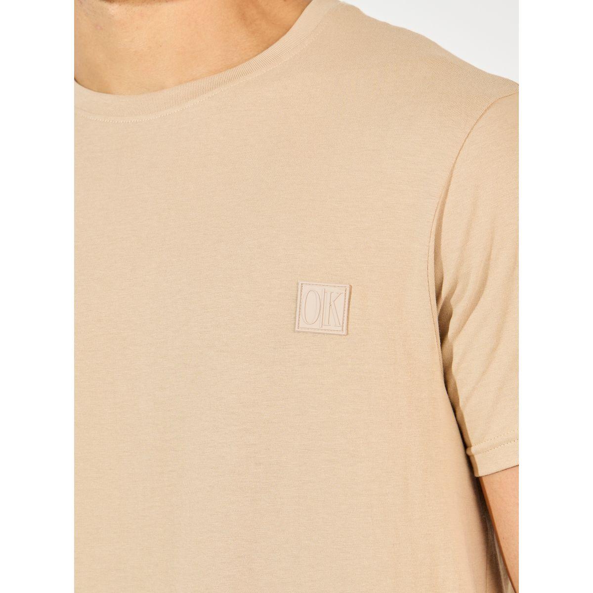 تيشيرت بقصة عادية ومزين بشارة سيليكون-men-clothing-tshirtsandpolos-tshirts-image-4