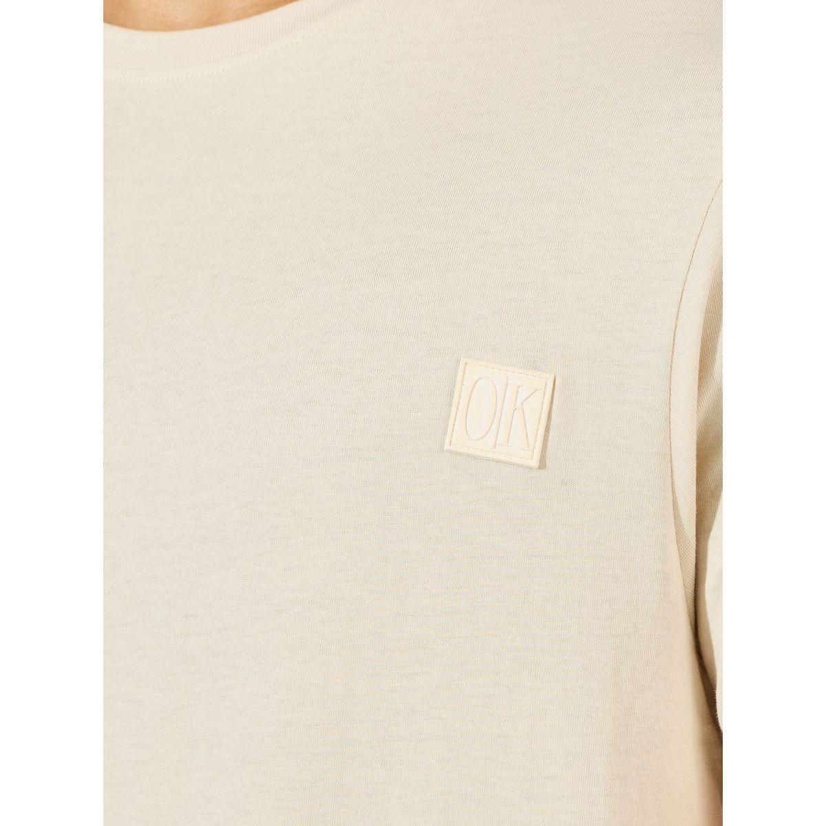 تيشيرت بقصة عادية وياقة دائرية مع شارة-men-clothing-tshirtsandpolos-tshirts-image-3