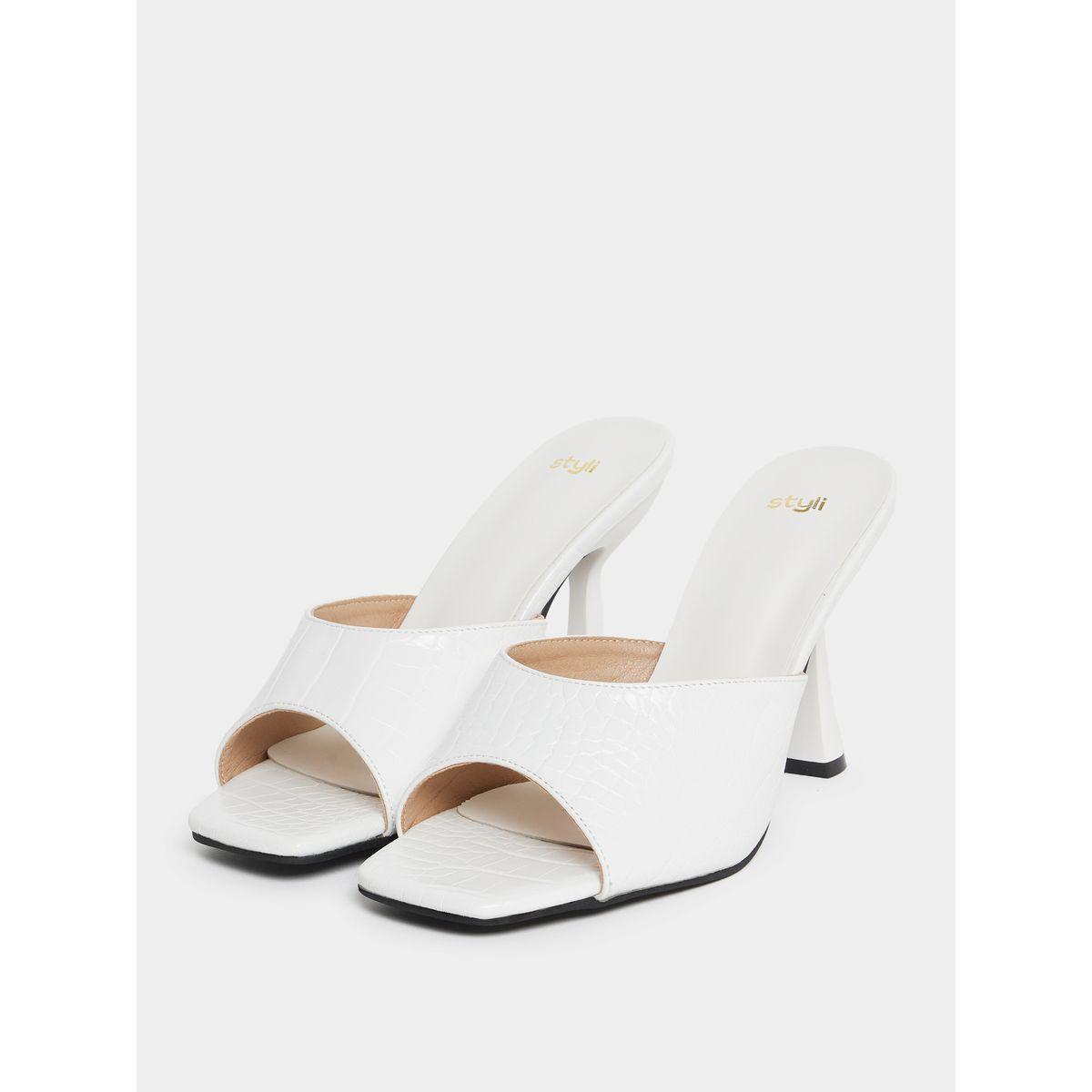 صندل بكعب سميك وتفاصيل بارزة الملمس-women-shoes-heels-image-3