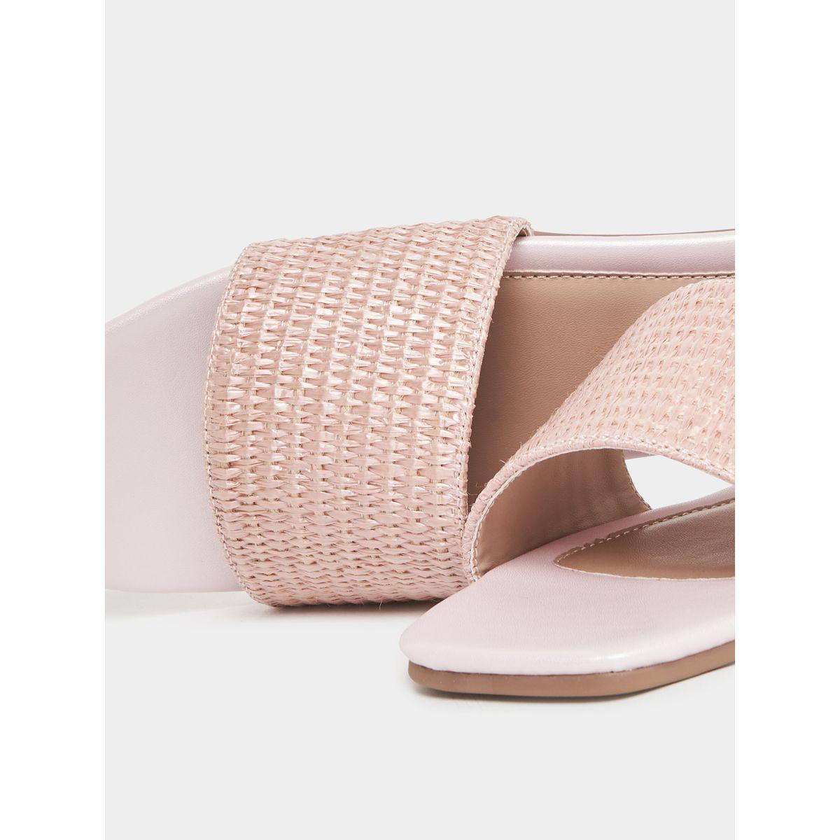 صندل فلات بتفاصيل بارزة الملمس-women-shoes-sandals-flats-image-3